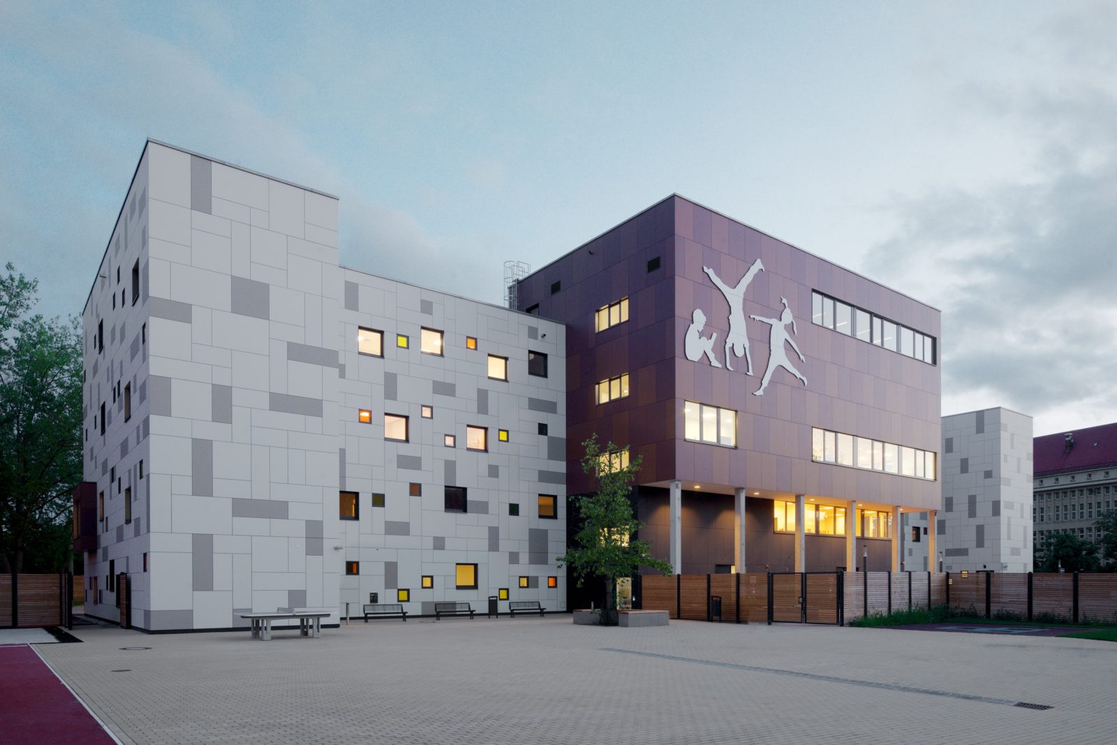 Neubau Kita und Förderschule an der alten Messe, Leipzig - Schulhof