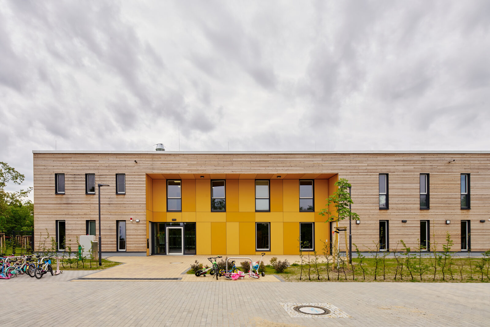 Neubau Kita und Familienzentrum Kändlerstraße  - Straßenfassade