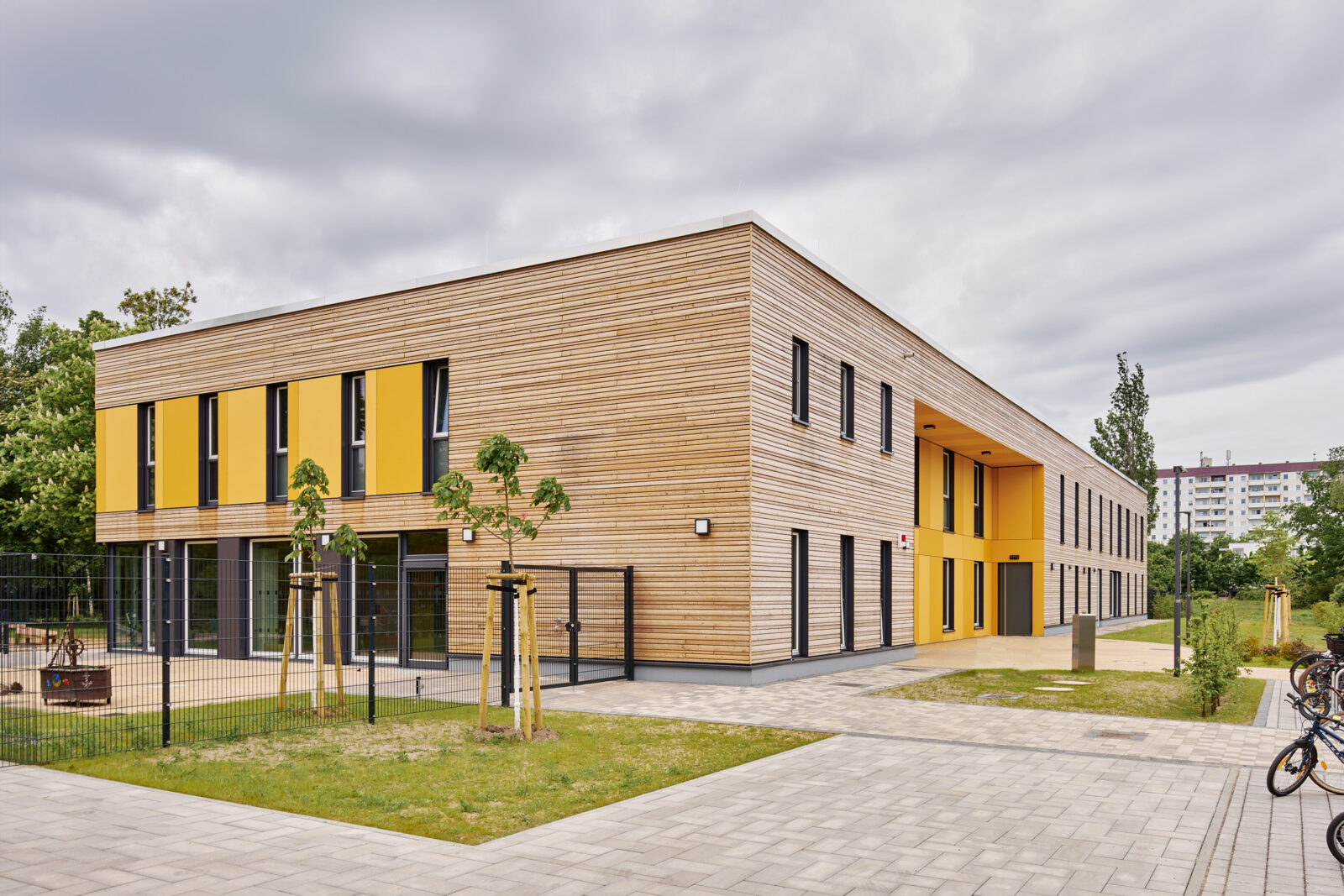 Neubau Kita und Familienzentrum Kändlerstraße - Straßenfassade