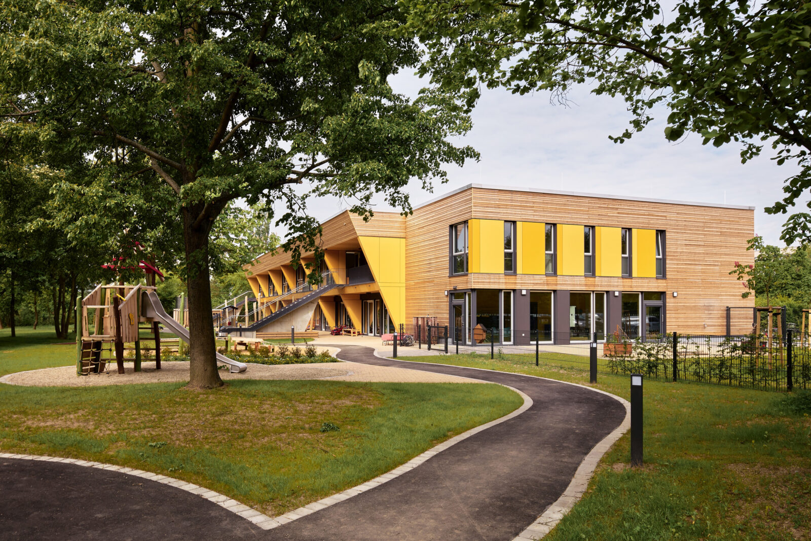 Neubau Kita und Familienzentrum Kändlerstraße  - Gartenfassade